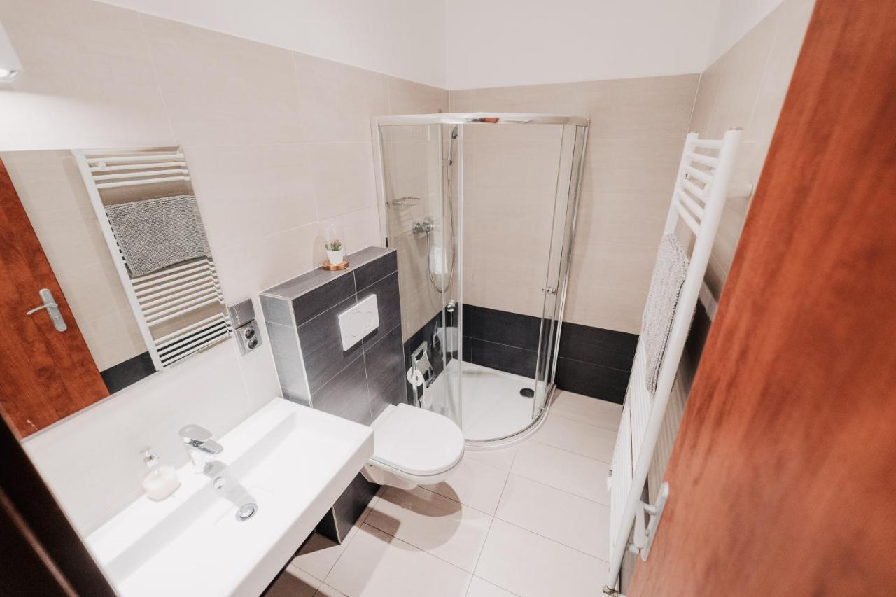 Apartamento Elegant Studio, 400M From The Square Plzeň Exterior foto